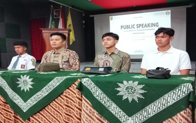 Seminar Public Speaking “Dare to Speak Dare to Action” - IPM SMA MUH 1 Pekalongan