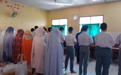Masjid Direnovasi, SMA Muhammadiyah 1 Pekajangan Pekalongan Tetap Laksanakan Shalat Berjamaah di Kelas