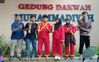 KEJURDA TAPAK SUCI : SMUHI SABET TIGA PIALA